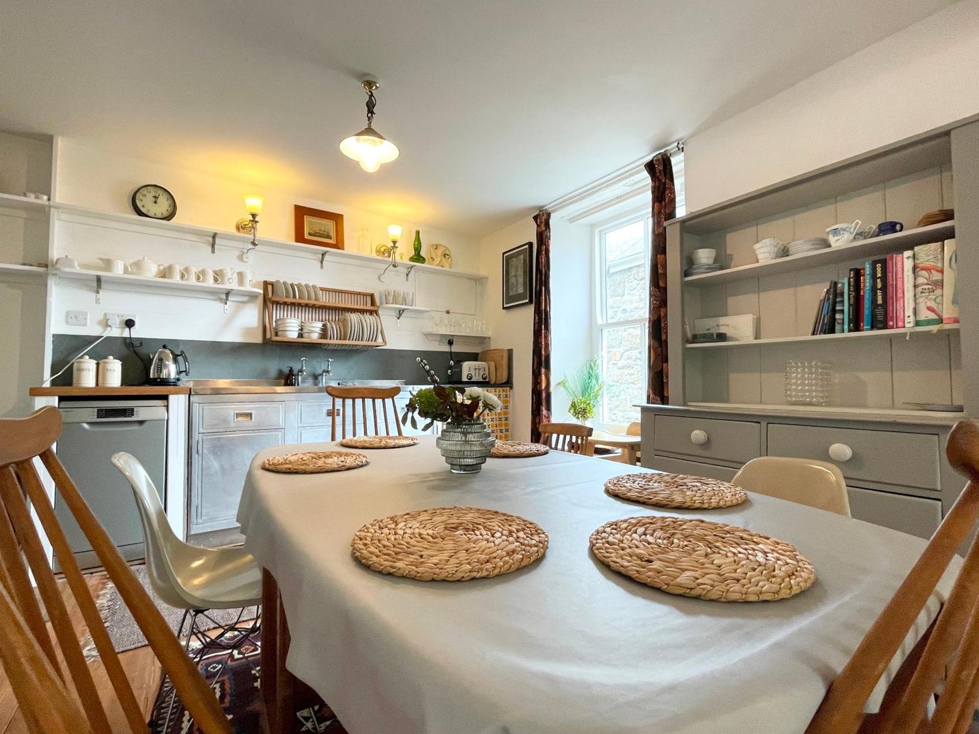 Janies Cottage~ Mousehole~Eclectic Interiors & Vintage Charm 外观 照片
