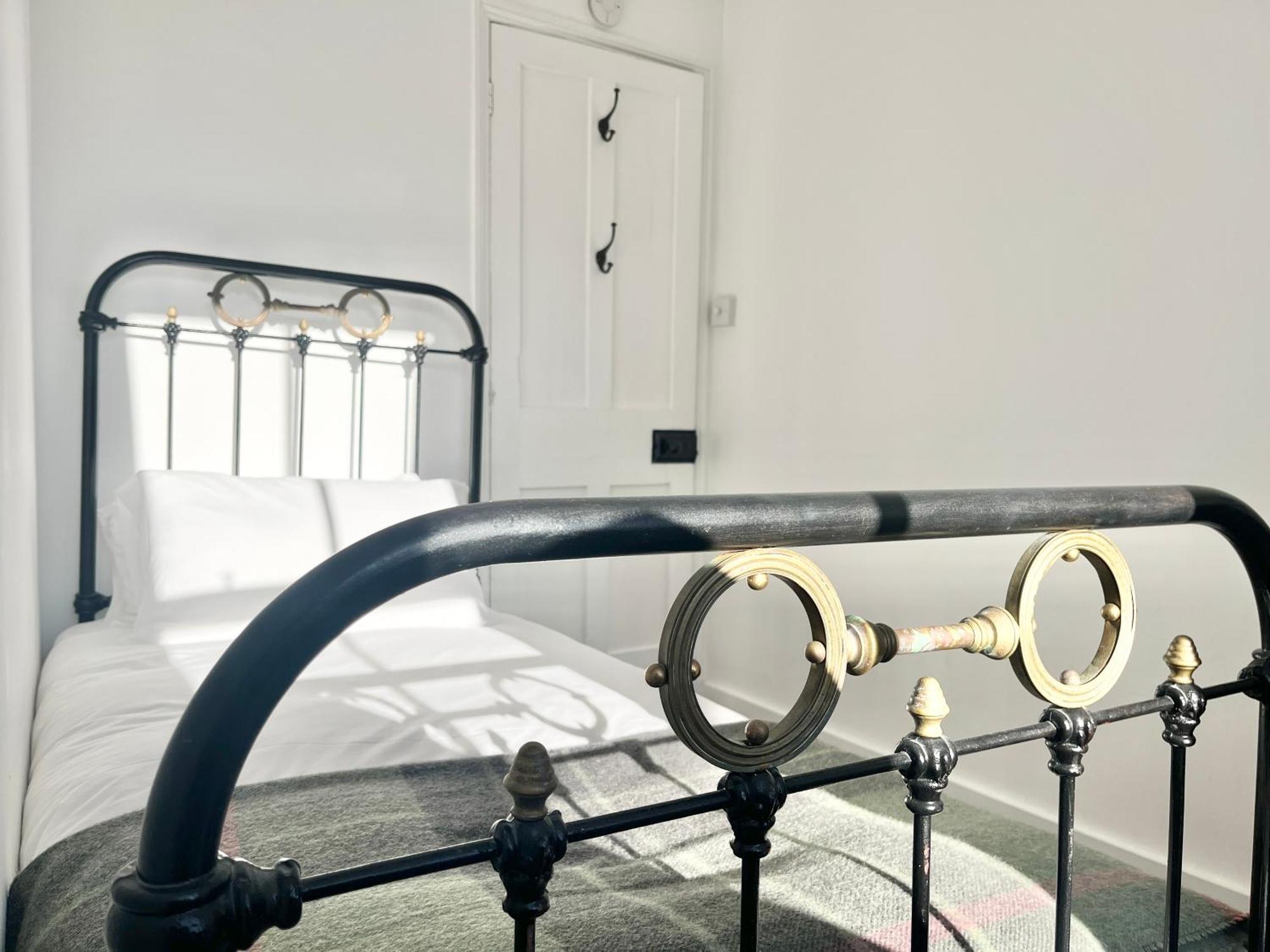 Janies Cottage~ Mousehole~Eclectic Interiors & Vintage Charm 外观 照片