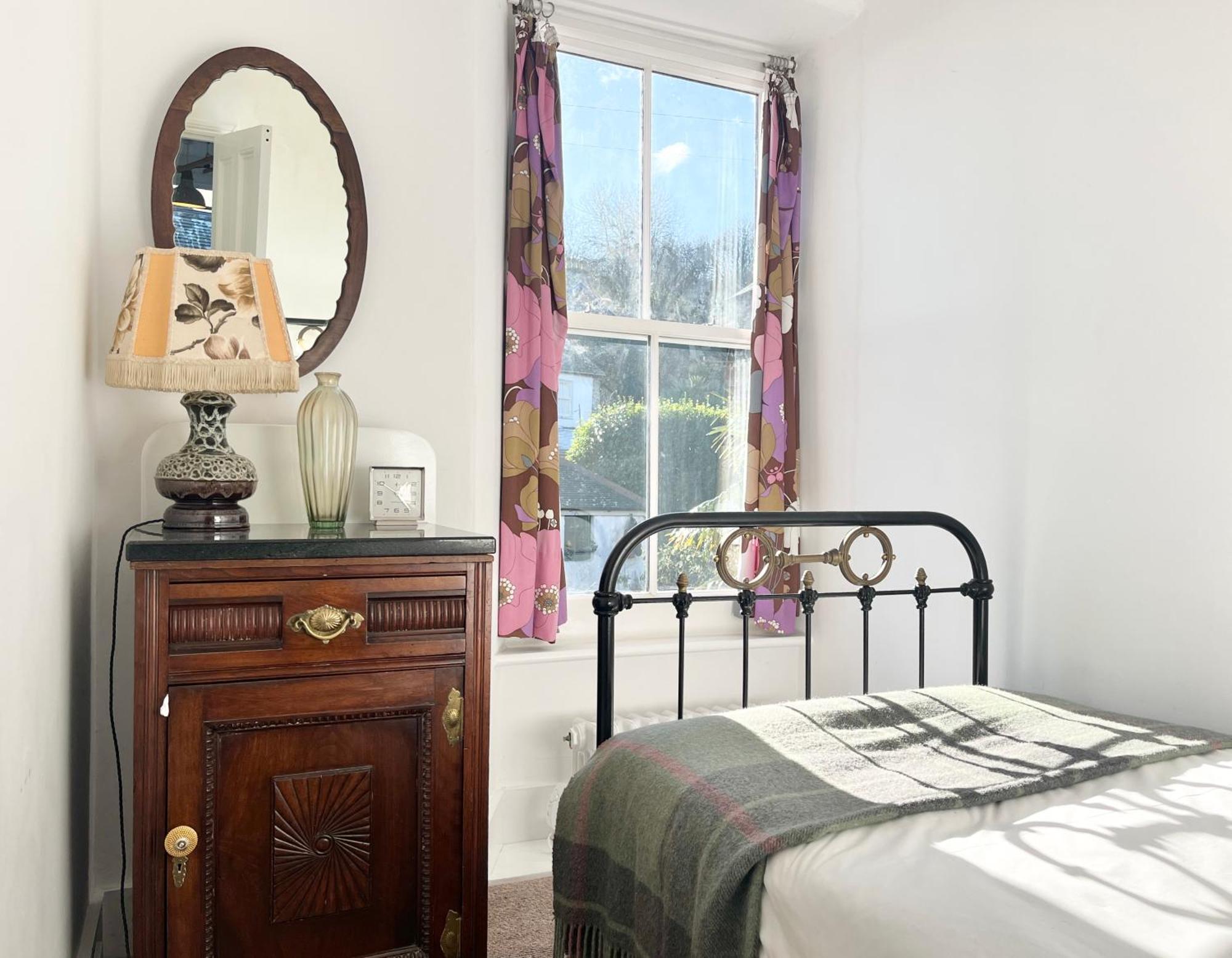 Janies Cottage~ Mousehole~Eclectic Interiors & Vintage Charm 外观 照片